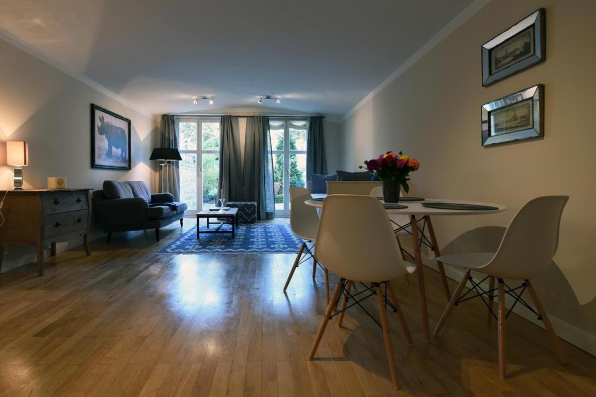 Zentrale Whg Naehe Der Alster Mit Parkplatz Hambourg